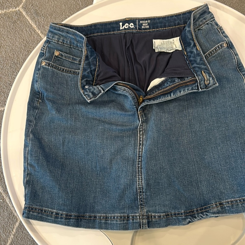 Lee skort, in perfect condition. Ready for you!!